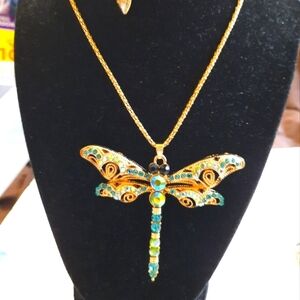 NWT Betsey Johnson Gold and Green Dragonfly Pendant Necklace